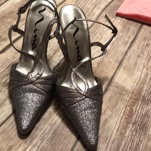 Nina silvery pewter leather and fabric sling back heels. Size 8M